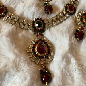 Indian fashion jewelry set gold/red/green